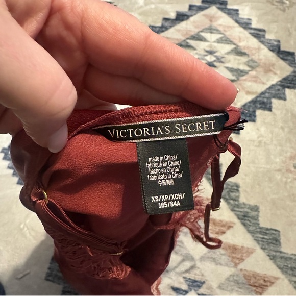 Victoria Secret Elegant Burgandy Lace Trim Camisole sz XS - Picture 6 of 6